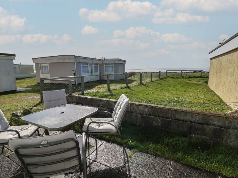 Cottage with garden & pool | Beach view — photo 3