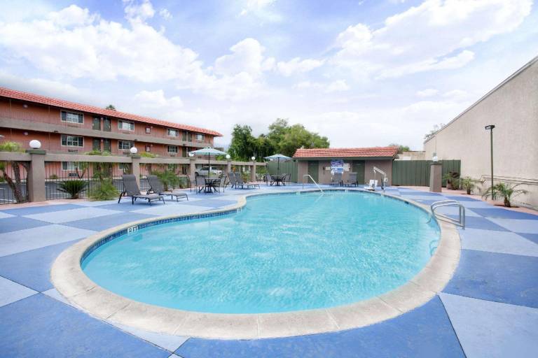 Motel 6 Pasadena, CA – Old Town Pasadena Area in Pasadena, CA