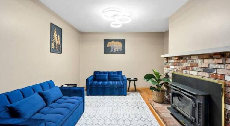 Beautiful vacation home with hot tub | Pet-friendly — photo 4