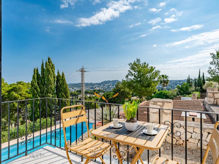 House with patio, private pool & yard | Mountain view — photo 4