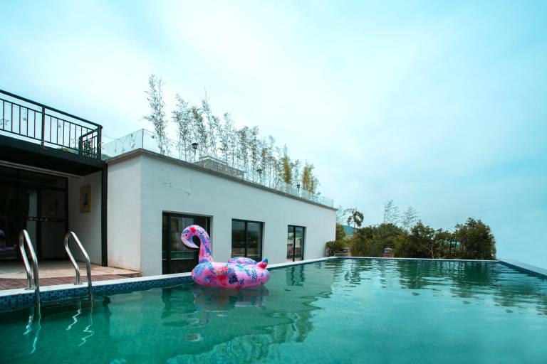 Villa with pool, yard & grill | Pet-friendly — photo 3