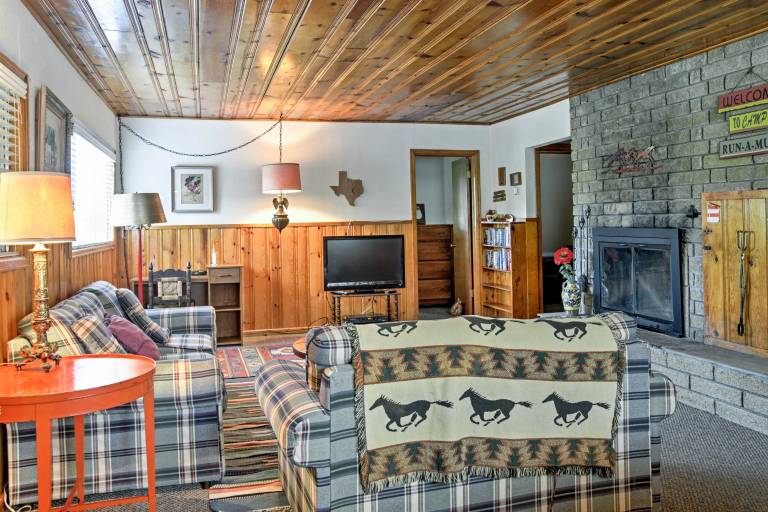 Ruidoso Cabin w/ Sunroom, Surrounded By Wildlife! — photo 4