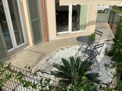 Apartment with patio & yard — photo 4