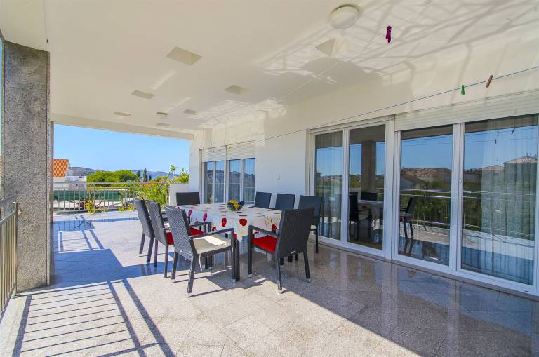 Fully equipped spacious apartment with garden, patio & barbecue | Garden view | Close to the beach | Dogs allowed in Okrug