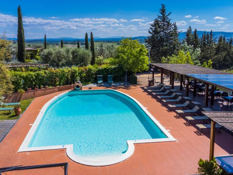 Vacation home with barbeque, pool & garden | Nature view — photo 2