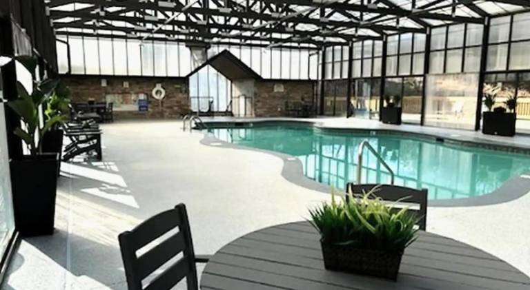 House with hot tub & pool | Suitable for remote work | Pet-friendly — photo 3