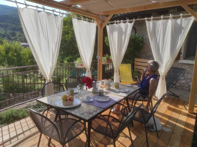 Vacation home with barbeque & garden — photo 4