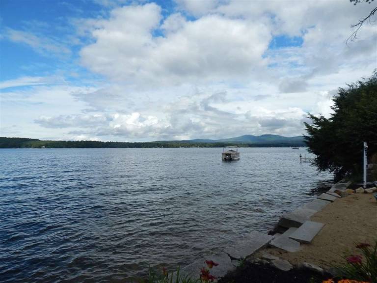 House  Lake Winnisquam