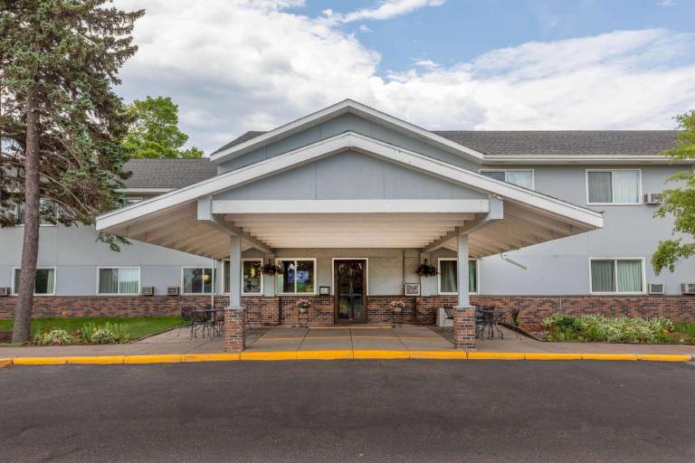 Super 8 By Wyndham Duluth — photo 3