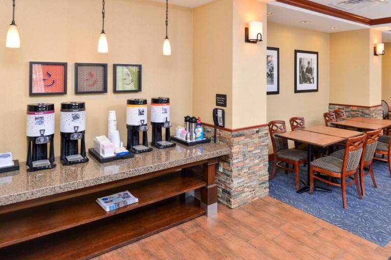 Hampton Inn Evanston — photo 5