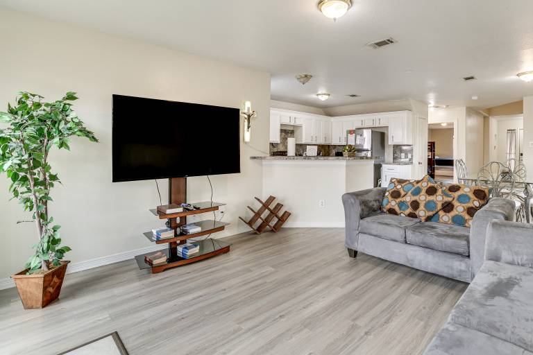 Ideal Location 4 Mi to Med Center! Houston Duplex in Houston, TX