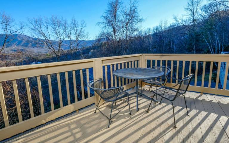 Cabin with pool, barbecue & hot tub | Mountain view — photo 4