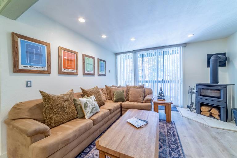 Child-friendly condo with BBQ, sauna & hot tub | Mountain view | Suitable for remote work | Pet-friendly — photo 5