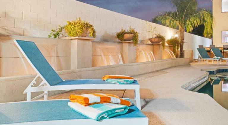 Vacation home with pool & jacuzzi — photo 4