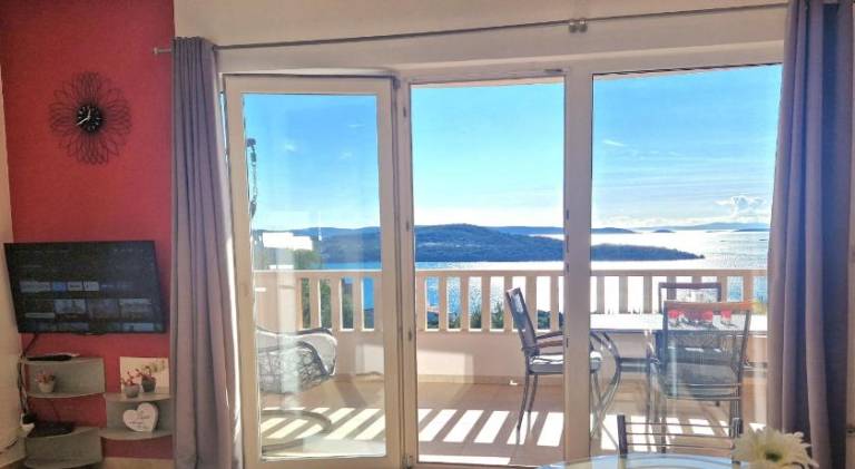 Rental apartment with patio, yard & sauna | Dogs allowed — photo 5