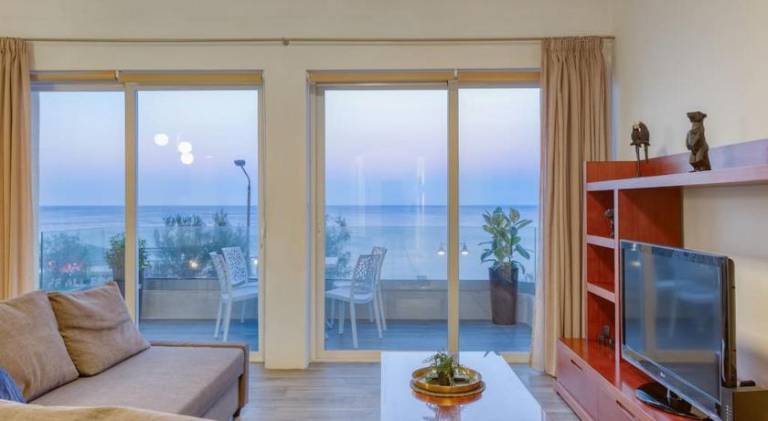 Luxury Waterfront Stay in Prime Sliema Area — photo 2