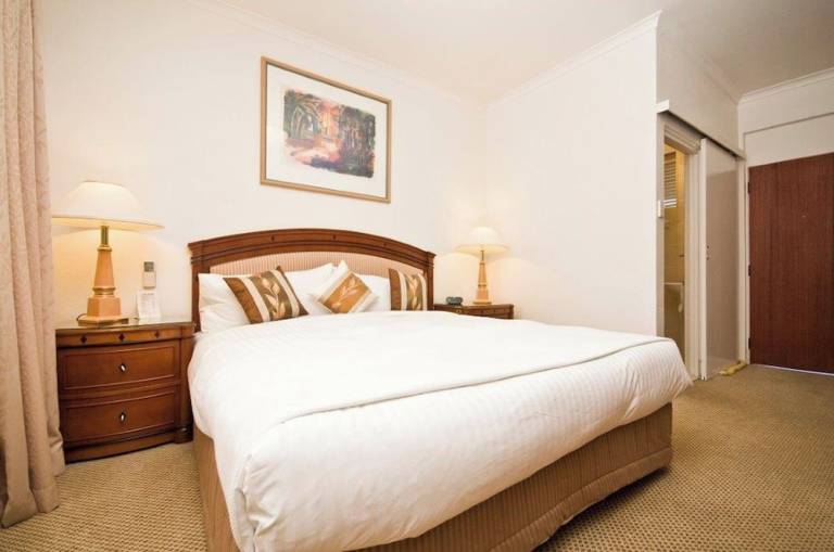 Motel  Queanbeyan City Council