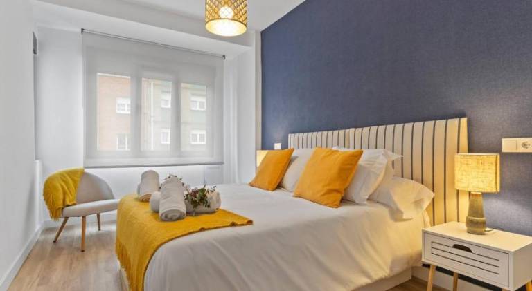 Holiday apartment with 3 rooms for 6 persons in Gijon