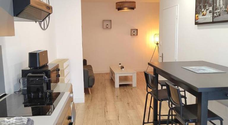 Duplex de charme 2 chambres - Tram & Parking gratuit in Saint-Jean-de-Vedas