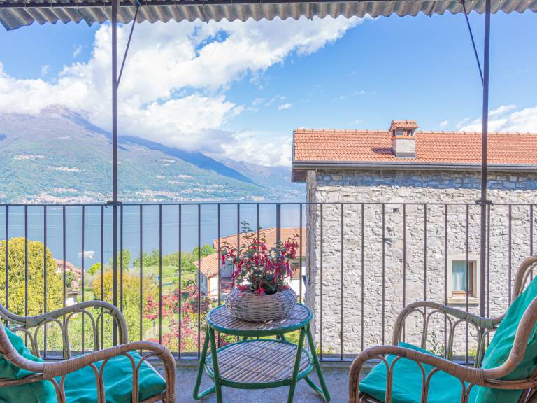 Fully equipped vacation home with BBQ, yard & private pool | Lake view | Pets allowed — photo 4