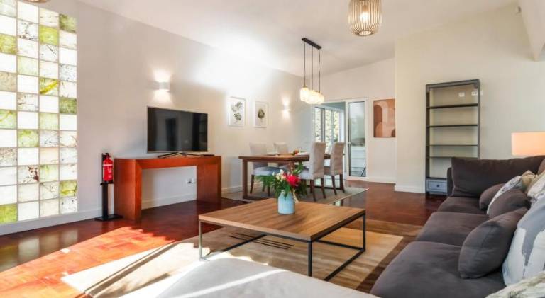 Vacation home with patio & garden | Next to Farmers Market | Pets are welcome — photo 2