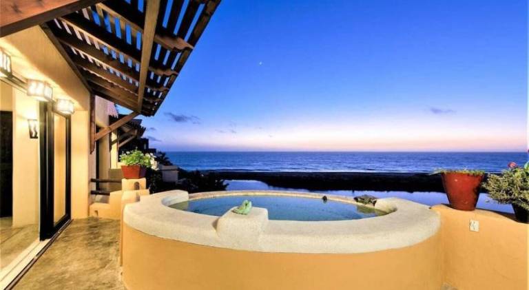 Villa with pool & hot tub in Todos Santos