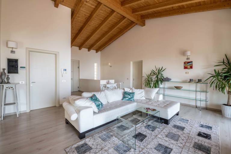 Modern and Elegant with Lake View - Apartment Villa degli Ulivi — photo 4