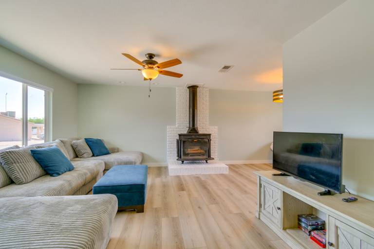 1 Mi to Town: Lake Havasu Home w/ Heated Pool — photo 4