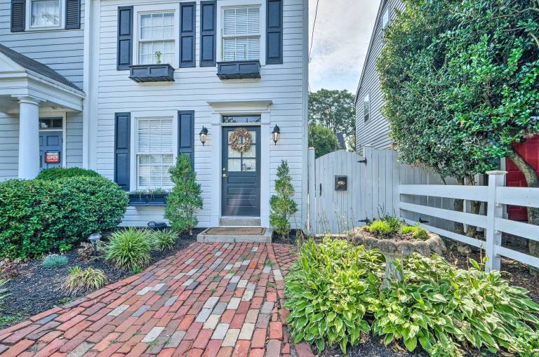 Old Town Walkable Paradise w Private Patio