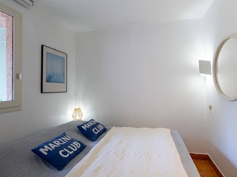 Apartment with terrace, yard & pool | Sea view — photo 5