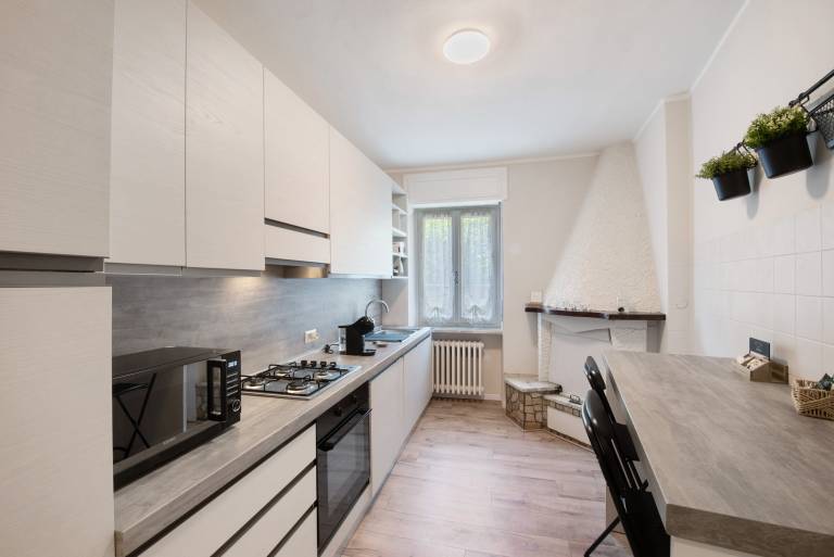 La Casa di Tina with Balcony – Civenna — photo 4