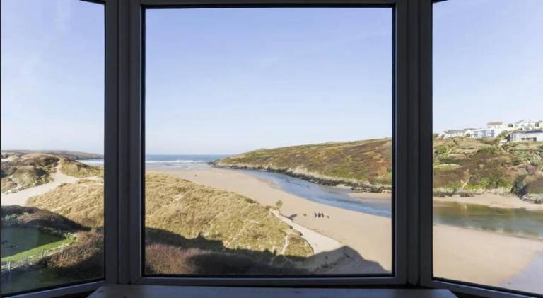 Vacation home with 5 rooms for 10 persons in Newquay