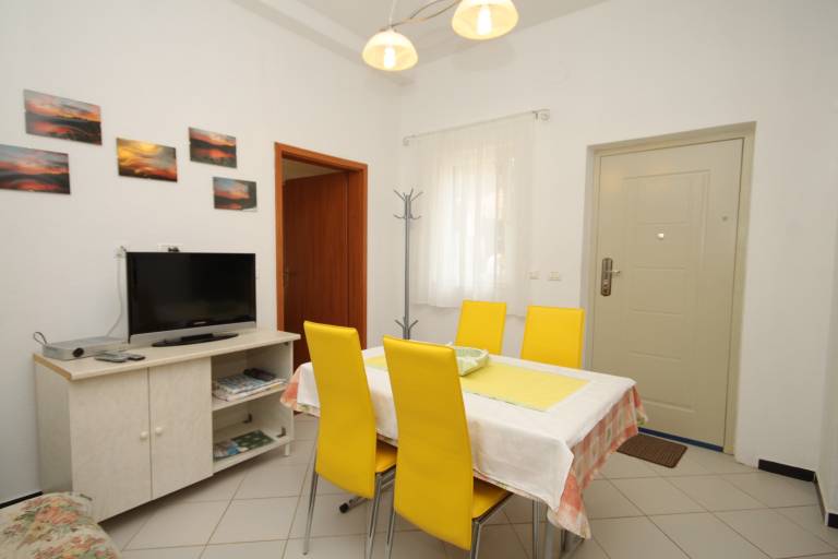 One bedroom apartment near beach Artatore, Lošinj (A-7935-b) — photo 5