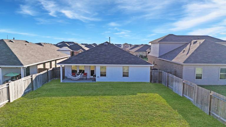 Modern Katy ISD Home with Quartz Countertops, Big Yard & Open Layout — photo 3