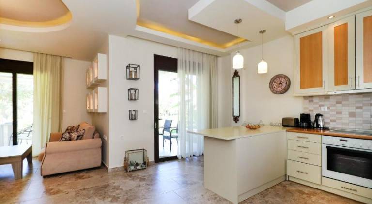Villa with patio — photo 2
