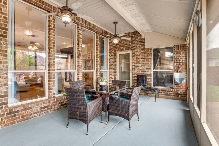 Spacious Arlington Home By Shops, Parks & Lakes — photo 2