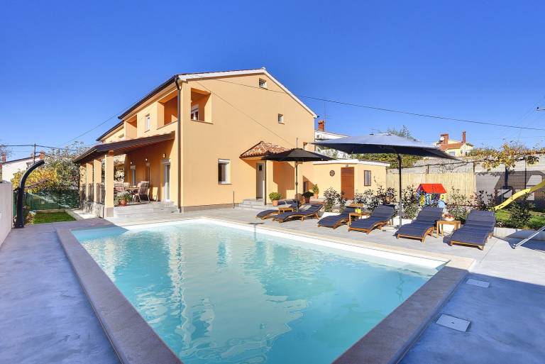 Children-friendly beautiful vacation home with yard, patio & private pool | Suitable for remote work | Pets allowed — photo 3