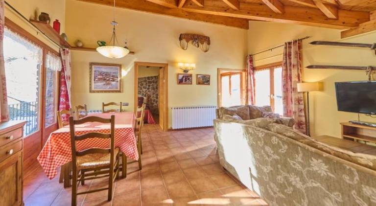 Apartment with patio & hot tub | Perfect for remote work — photo 4