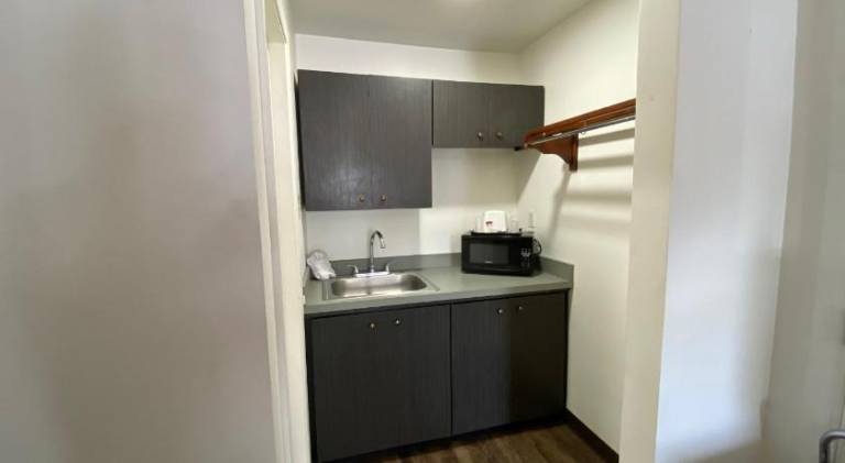 Desert Sands Inn & Suites — photo 4