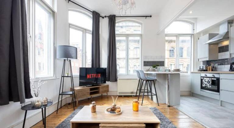 Central Sleeps 6 Stunning 2 Bed by City SuperHost — photo 4