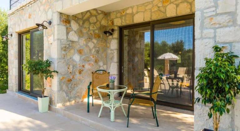 Villa with yard, terrace & grill — photo 4