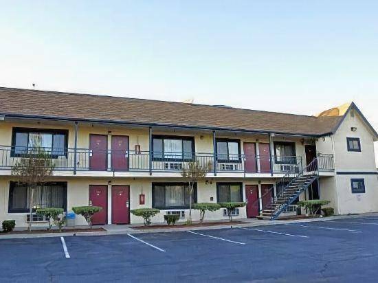 Luxury Inn — photo 4
