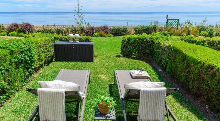 Vacation home with pool in Estepona