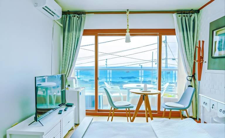 Jeju Yongdam House