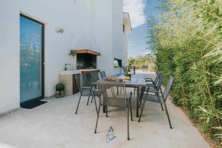 Vibrant modern 5-BR Villa for 10+2, with pool and a sea view — photo 5