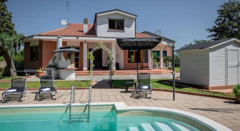 Pleasant villa with hot tub & pool | Good for workation | Dogs allowed in San Francesco al Campo