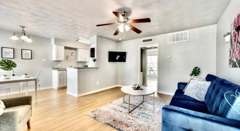 Rental apartment with pool in Dallas, TX