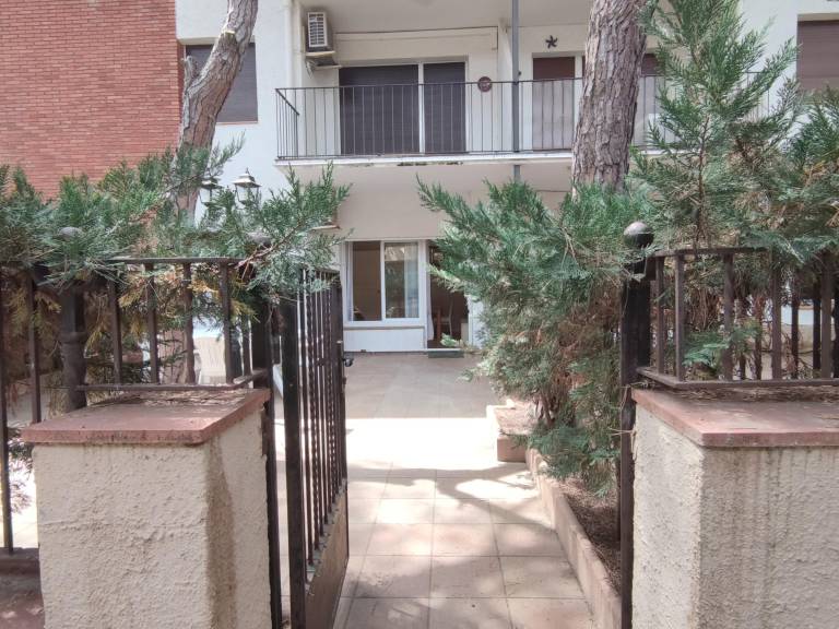 Rental apartment with yard — photo 5