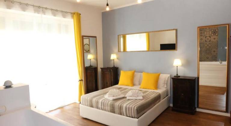 Apartment with hot tub in Vittoria