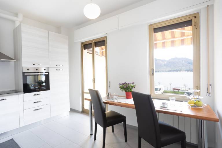 Rental apartment with patio | Lake view — photo 2